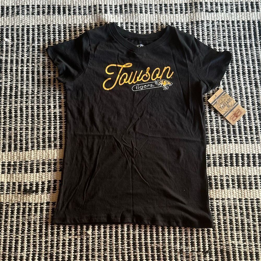 A knights apparel Size Large boys towson tigers t shirt NWT FOOTBALL T SHIRT